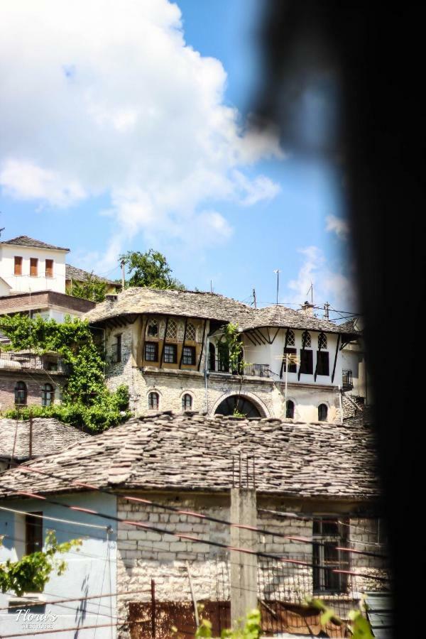 Flora'S Guesthouse 'The Fir Gate' Gjirokastër Exterior foto
